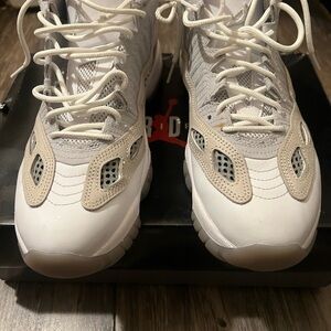 Air Jordan 11 IE Light Orewood Brown Size 11 – Like New